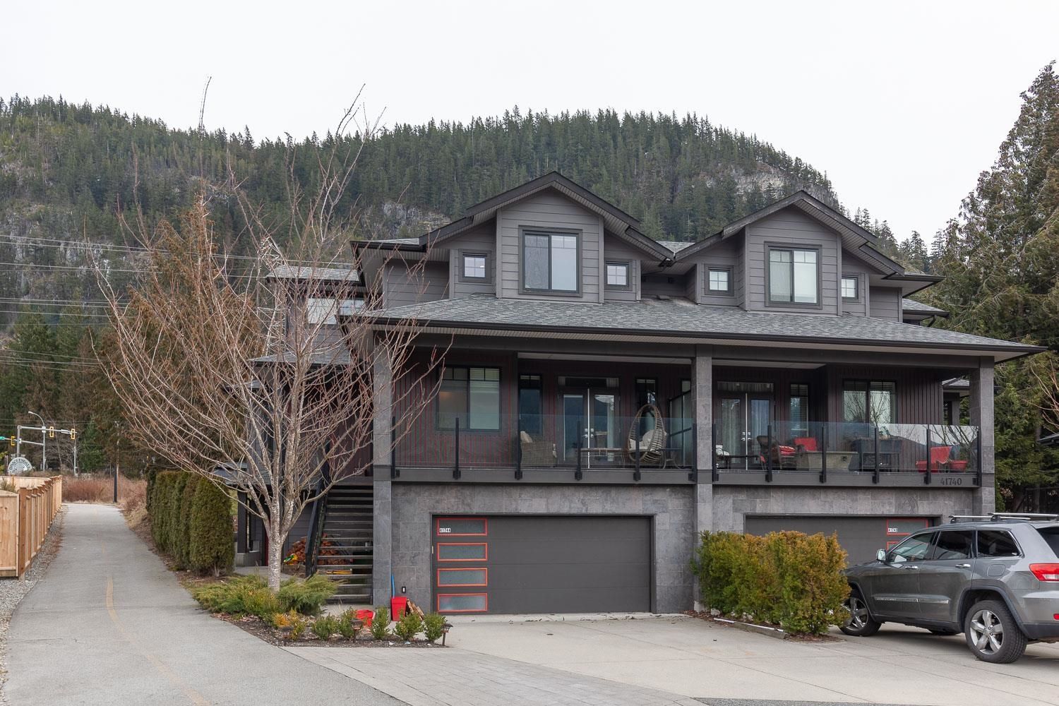New property listed in Brackendale, Squamish